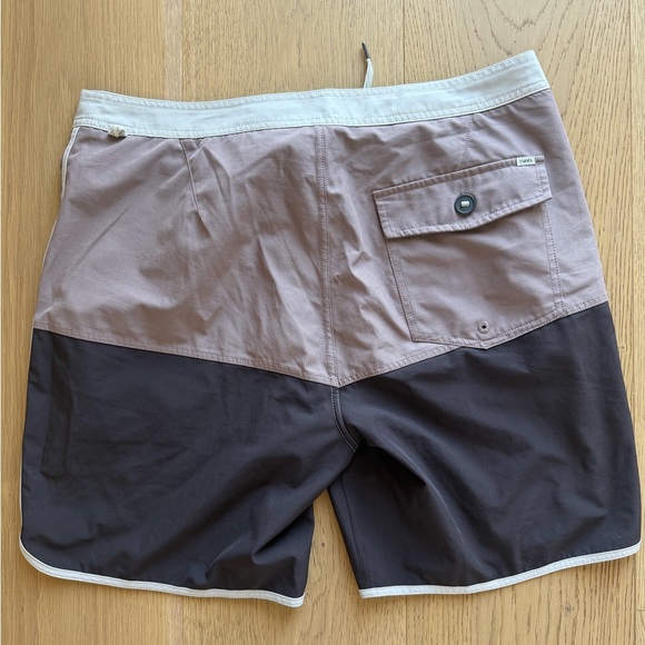 Vuori cruise Hybrid Shorts - Picture 2 of 2